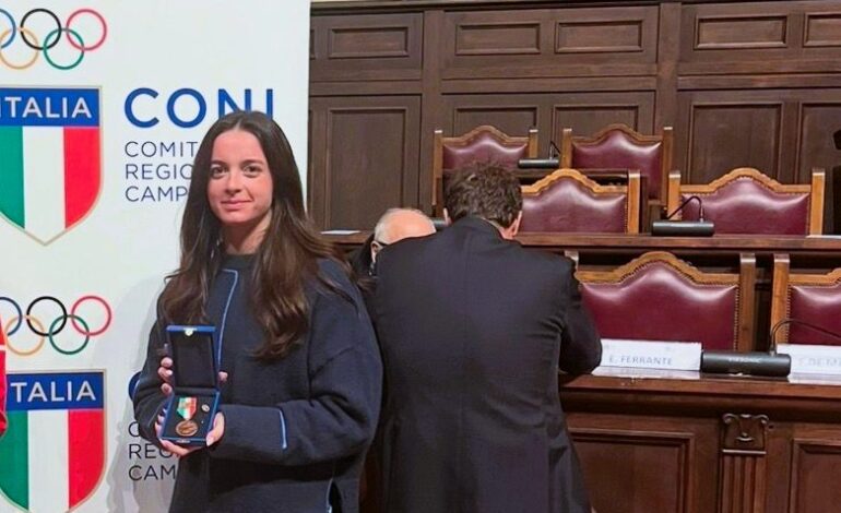 Il Coni Napoli premia la campionessa di nuoto Viola Scotto di Carlo