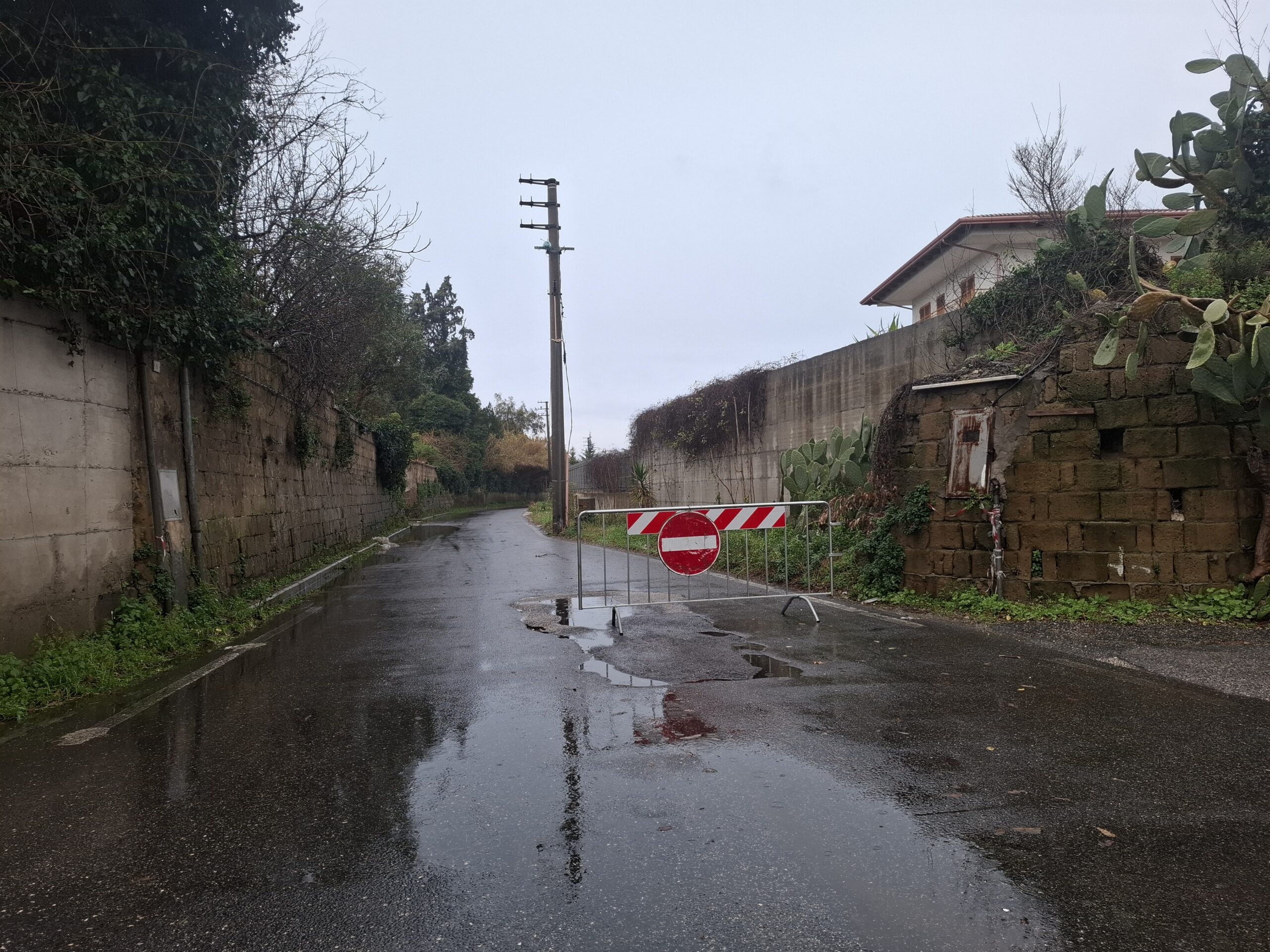 Maltempo, chiusa via Reginelle strada scandalo di Pozzuoli
