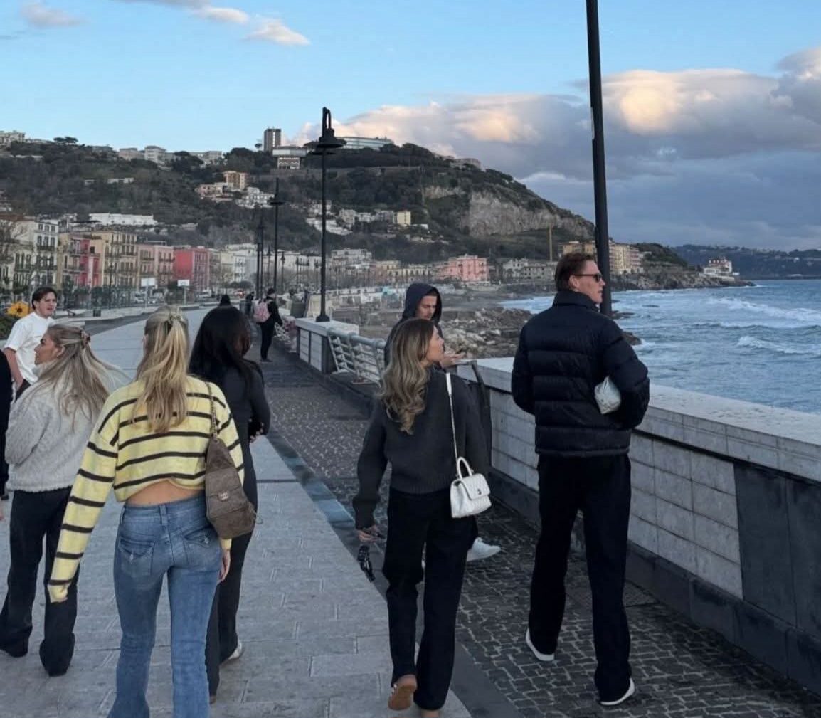 McTominay pranzo a Pozzuoli e passeggiata sul lungomare di via Napoli