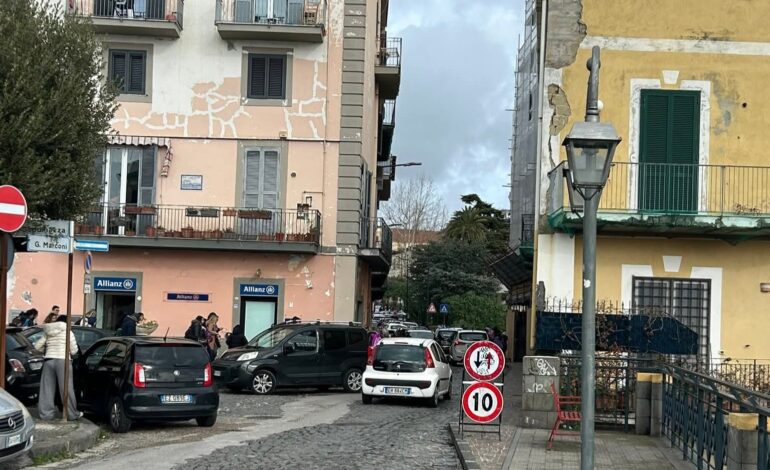 POZZUOLI/ Lavori eterni in via Marconi: una spina nel fianco per l’amministrazione comunale