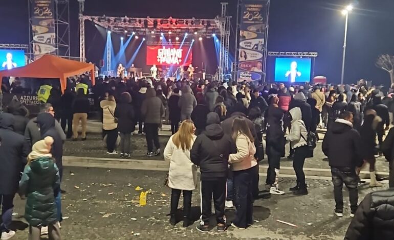 POZZUOLI/ Poca gente per il concerto di Capodanno
