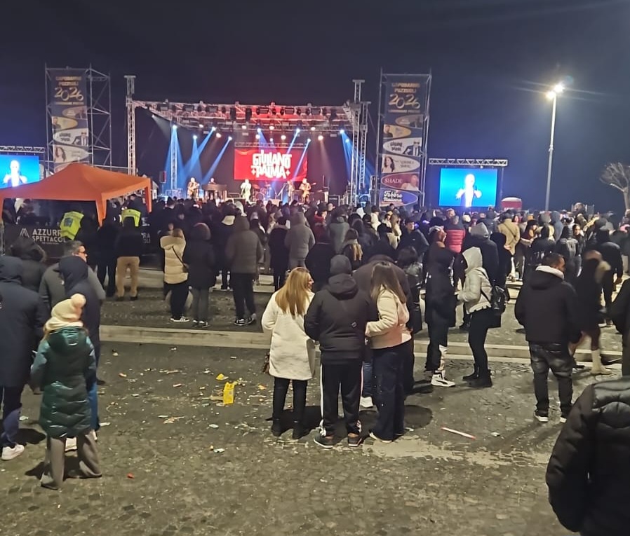 POZZUOLI/ Poca gente per il concerto di Capodanno