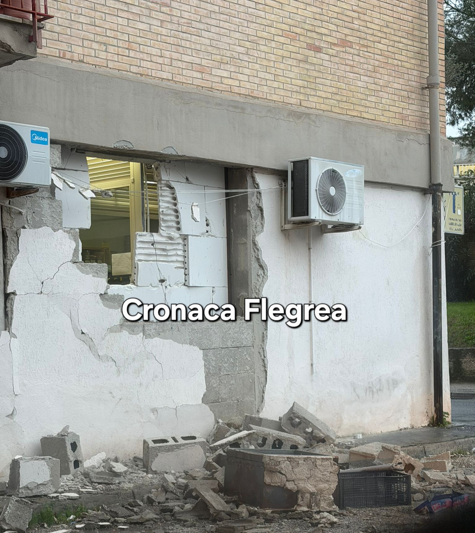 POZZUOLI/ Colpo nella notte a Toiano: svaligiato tabaccaio davanti al Comune