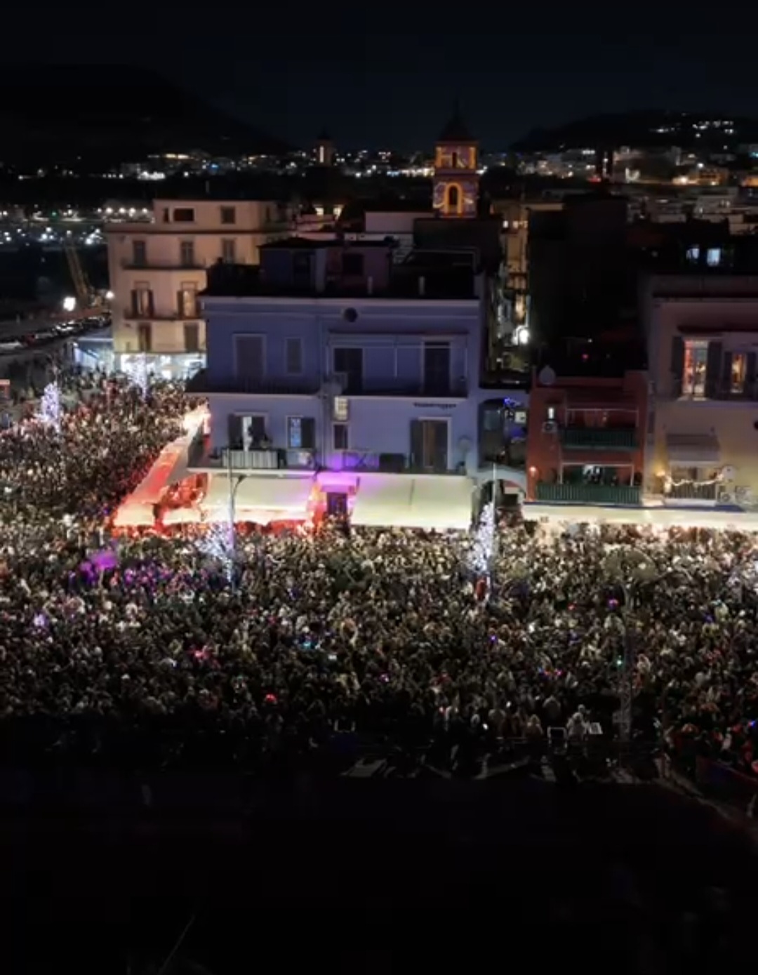 La “rinascita” riaccende i riflettori sulla Darsena di Pozzuoli: nuovo spettacolo alla vigilia dell’Epifania