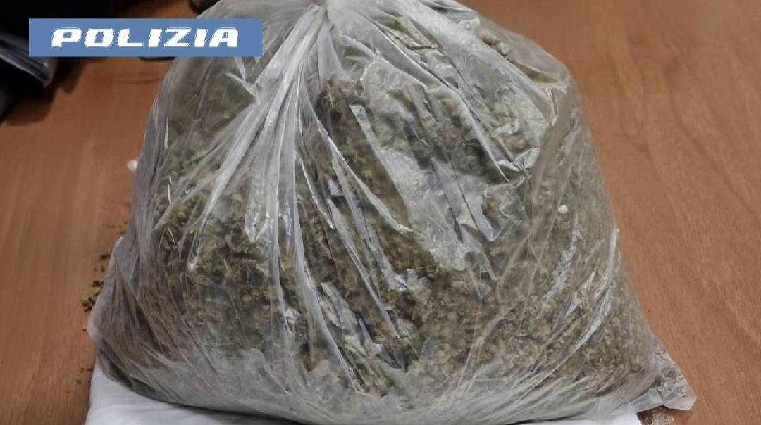 Spaccio di droga, la polizia arresta un uomo e una donna