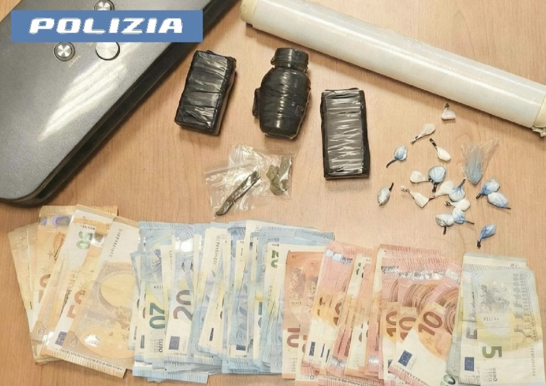 Spaccio di droga in casa: arrestato un 31enne