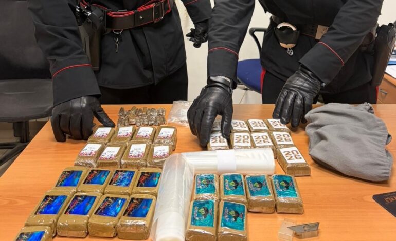 Operazione anti droga a Villaricca: carabinieri arrestano tre persone