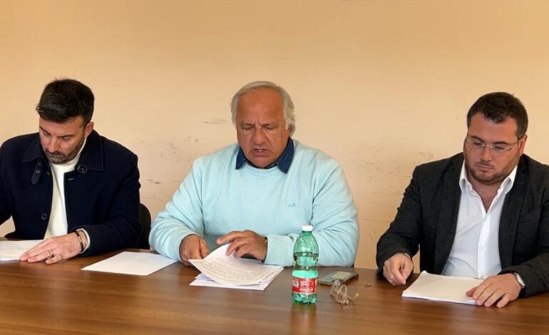 Manzoni punta al Rione Terra per il rilancio, opposizione all’attacco: «Mancato il cambio di rotta»