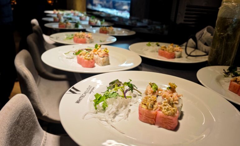 Bianco, mare e desiderio: il nuovo sushi corner del White Chill Out Lungomare – LE FOTO