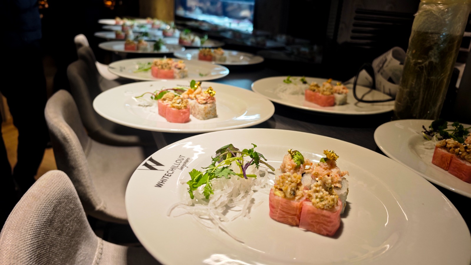 Bianco, mare e desiderio: il nuovo sushi corner del White Chill Out Lungomare – LE FOTO