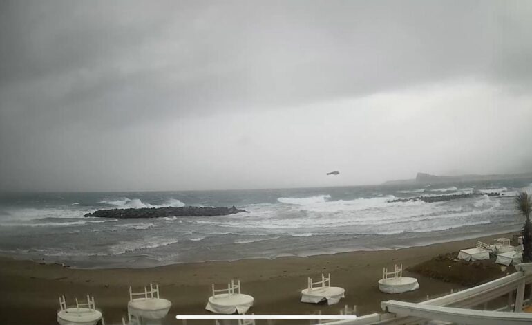 BACOLI/ Maltempo: pioggia, vento forte e disagi in città