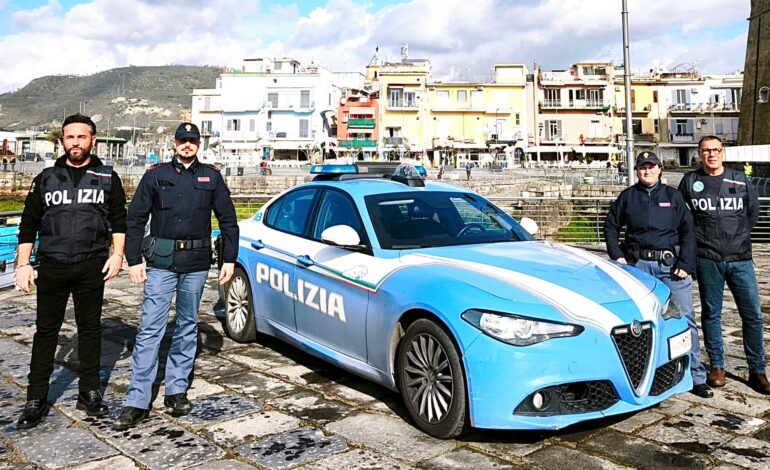 La Questura celebra i quattro poliziotti che hanno salvato un anziano a Pozzuoli