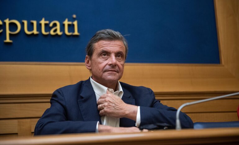 Carlo Calenda a Pozzuoli: nel mirino il “fallimento politico” di Manzoni e la nuova idea di città