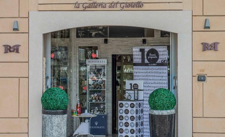 POZZUOLI/ Assalto a una gioielleria nella notte: colpo sventato dalla Polizia