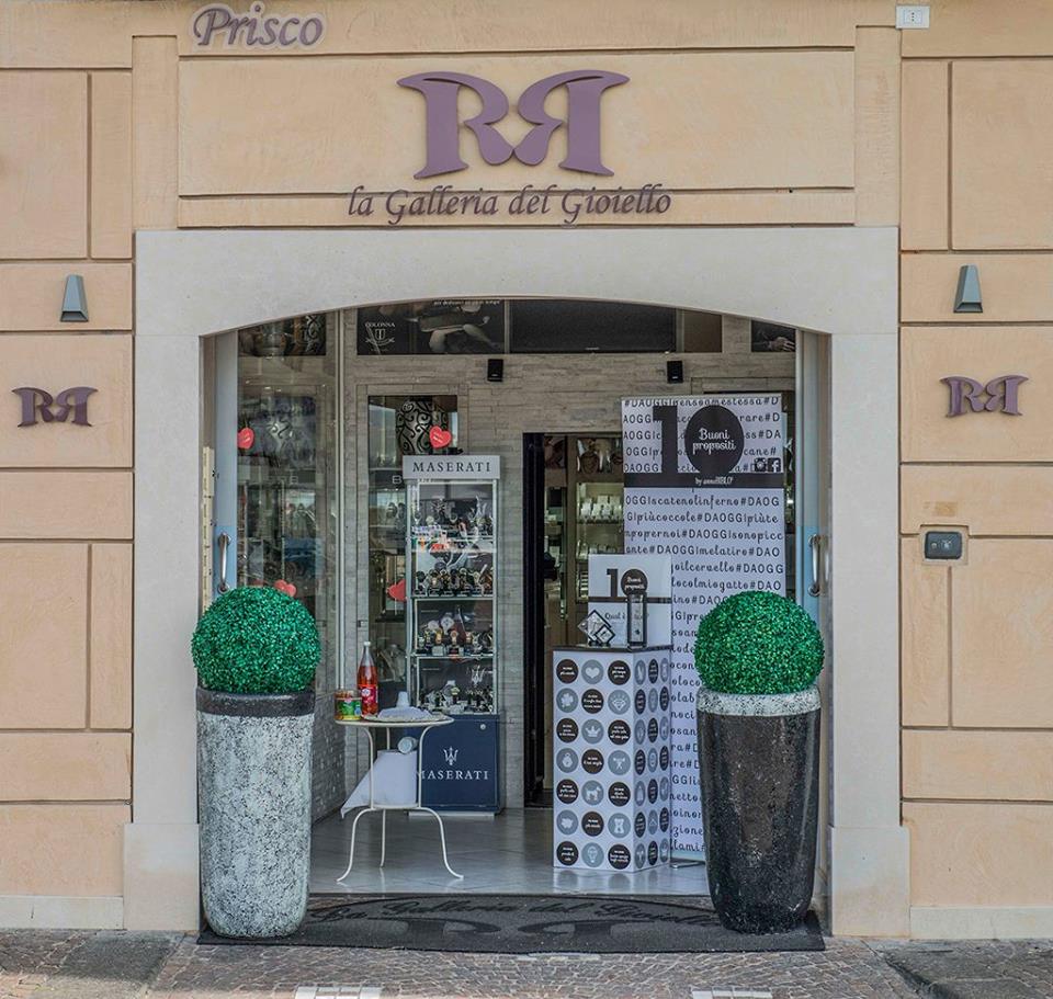 POZZUOLI/ Assalto a una gioielleria nella notte: colpo sventato dalla Polizia