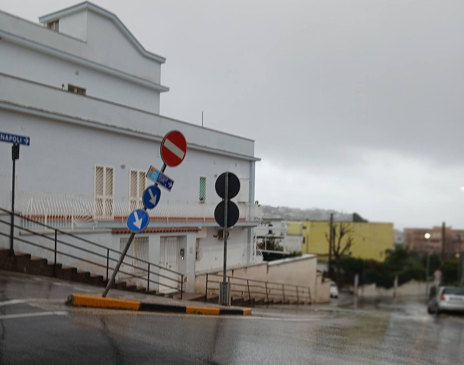 Degrado a Monte di Procida, consigliere accusa «Frutto di inerzia. I cittadini meritano rispetto»