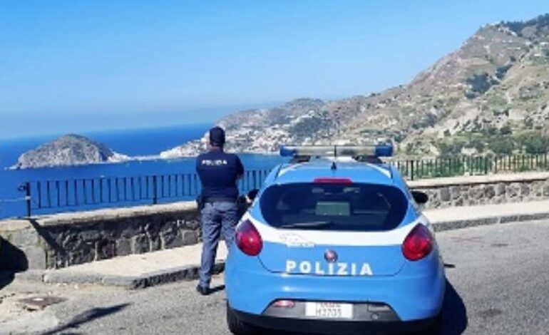 Ischia: sorpreso con un coltello, la Polizia denuncia un 18enne