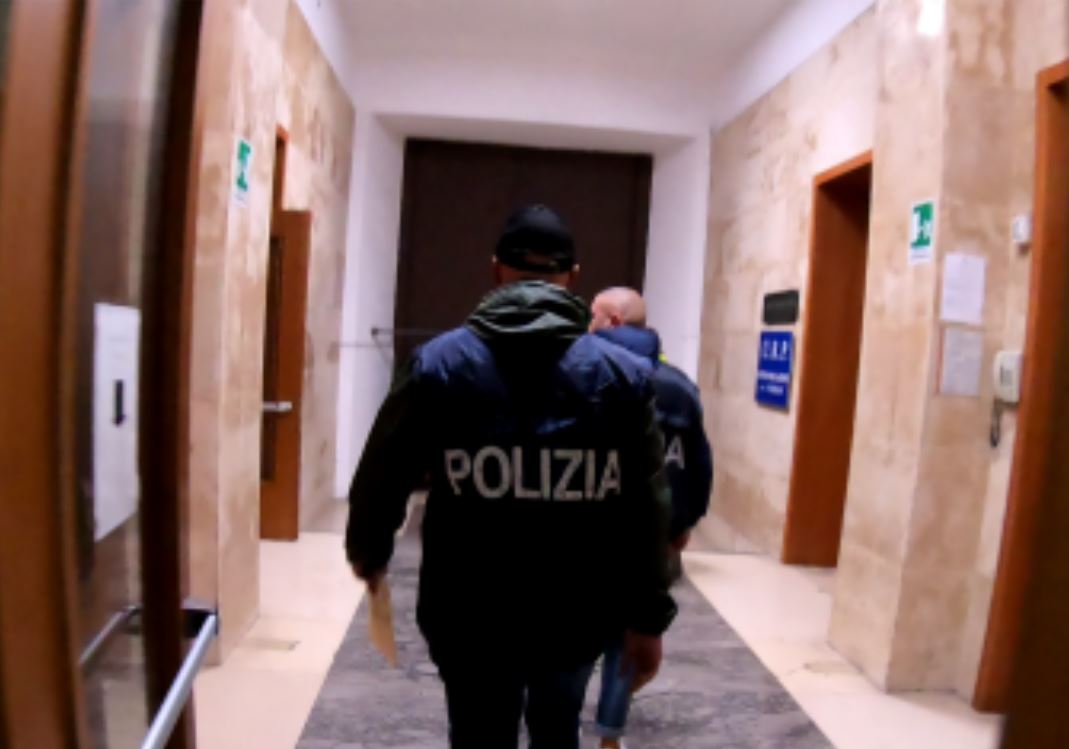 Sequestro di persona e rapina ai danni di un noto imprenditore: arrestati cinque banditi