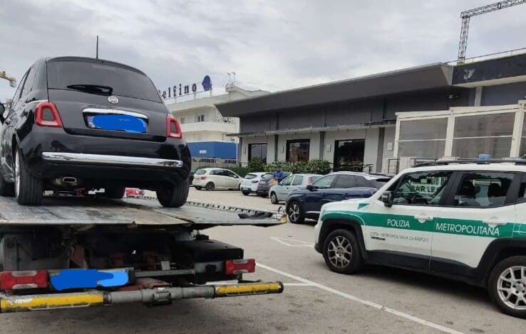 POZZUOLI/ Tenta di corrompere gli agenti durante i controlli: denunciato in via Campana