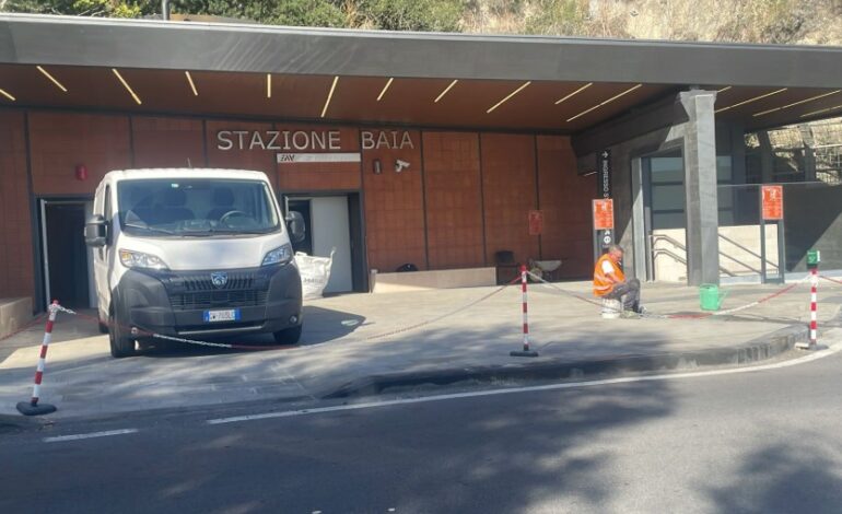 BACOLI/ Caos EAV, stop alla stazione della cumana di Baia