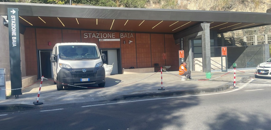 BACOLI/ Caos EAV, stop alla stazione della cumana di Baia