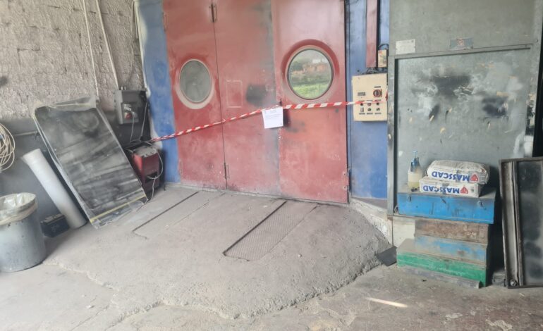 Autocarrozzeria ed elettrauto abusivi sequestrati a Pozzuoli – LE FOTO