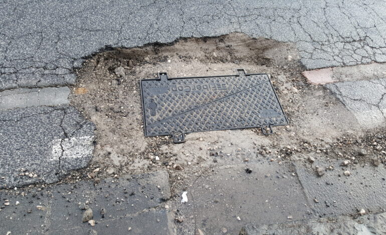 POZZUOLI/ La denuncia: «Strade danneggiate dopo i lavori per la fibra»