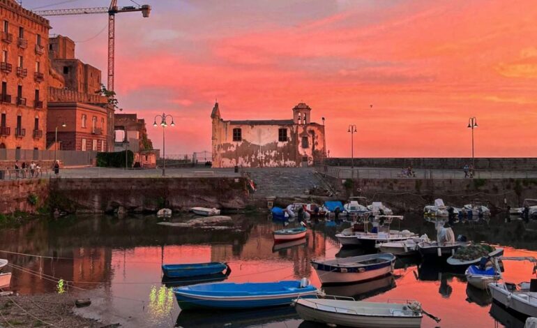 POZZUOLI/ Musica, messaggi d’amore e foto di coppia: a San Valentino la prima edizione di “Darsena in Love”