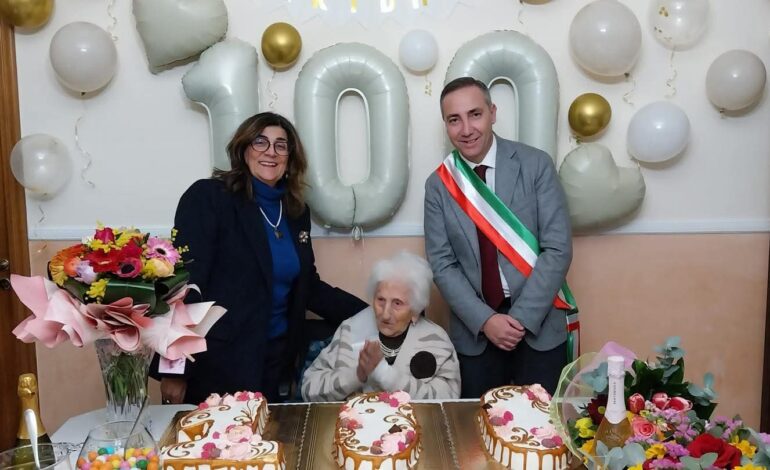 Nonna Maddalena compie 100 anni: gli auguri del sindaco di Quarto