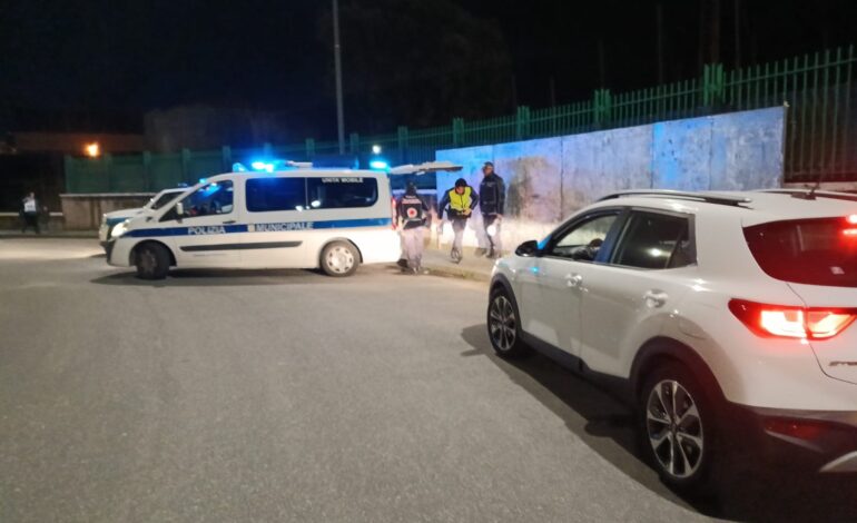 POZZUOLI/ Alla guida con il cellulare in mano e senza cintura di sicurezza: ritirate 5 patenti