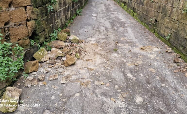 POZZUOLI/ Dopo la scossa 3.5 cadono massi a Cigliano