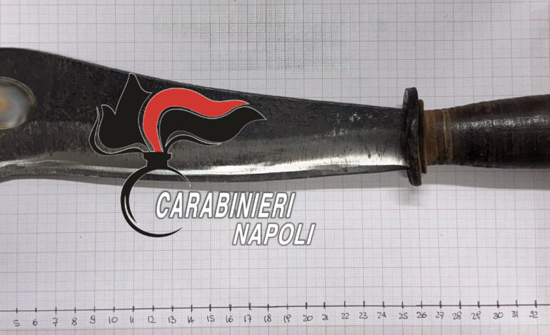 Controlli a tappeto dei carabinieri nell’area flegrea: dieci denunce e un arresto. Pensionato fermato con un’ascia
