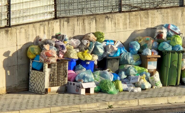 Cumuli di rifiuti a Pozzuoli: SOS al Comune e alla De Vizia