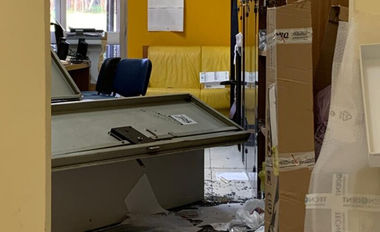 POZZUOLI/ Atto vandalico al Ser.D. nel Rione Toiano: danneggiati gli uffici