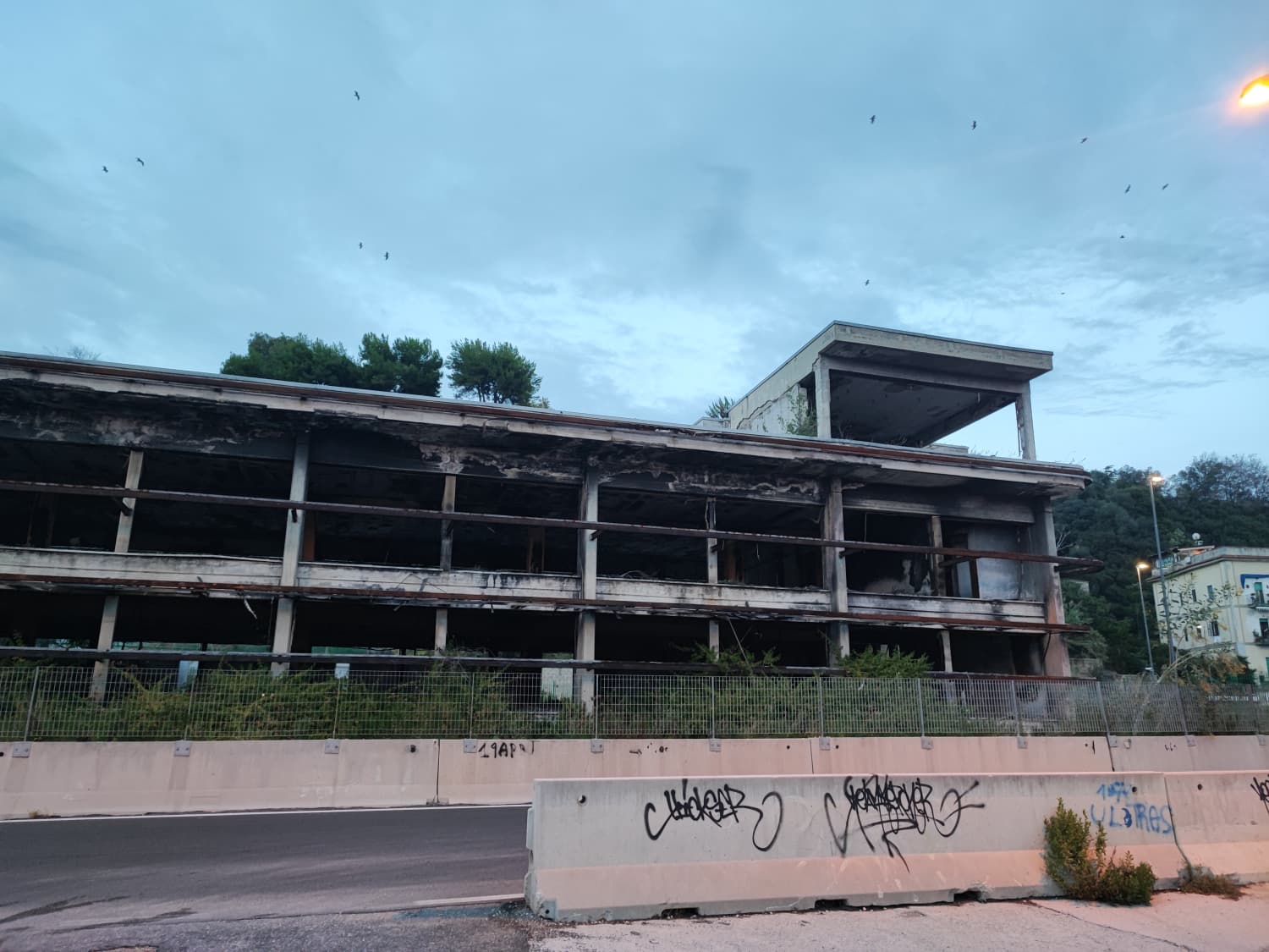 «Rifiuti pericolosi mai rimossi: sull’area ex Sofer l’inerzia del Comune di Pozzuoli» La denuncia di un’associazione