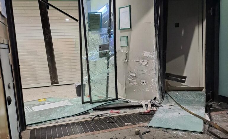 La banda dei bancomat colpisce ancora: danneggiata l’ennesima banca