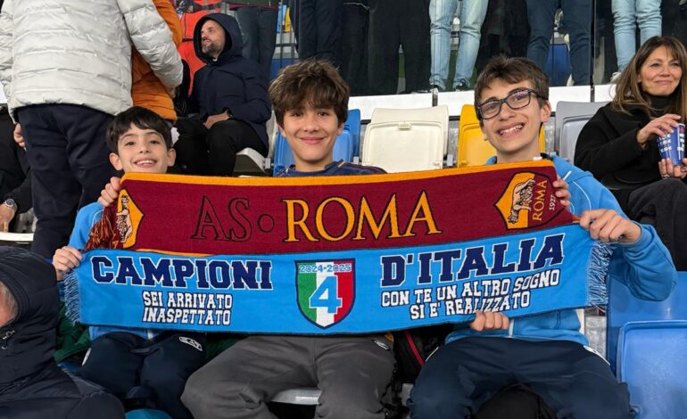 Da Pozzuoli il calcio che unisce: baby tifosi di Napoli e Roma insieme allo stadio Maradona