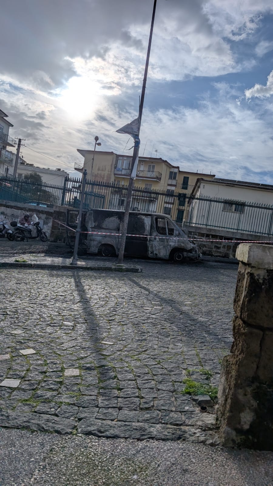 MONTE DI PROCIDA/ In fiamme il furgone dell’assessore Martino: è la seconda volta negli ultimi due anni