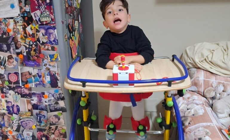 POZZUOLI/ Il calvario del piccolo Francesco Pio affetto da una paralisi cerebrale «Aiutateci a rendere migliore la sua vita»