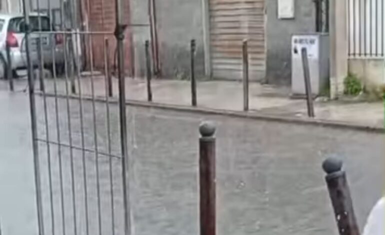 POZZUOLI/ Maltempo, allagamenti in più zone della città
