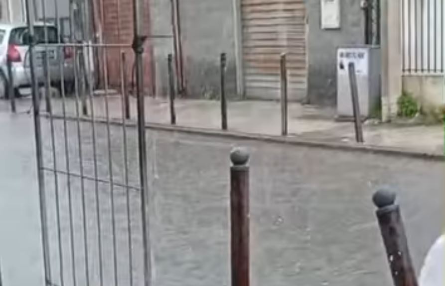 POZZUOLI/ Maltempo, allagamenti in più zone della città