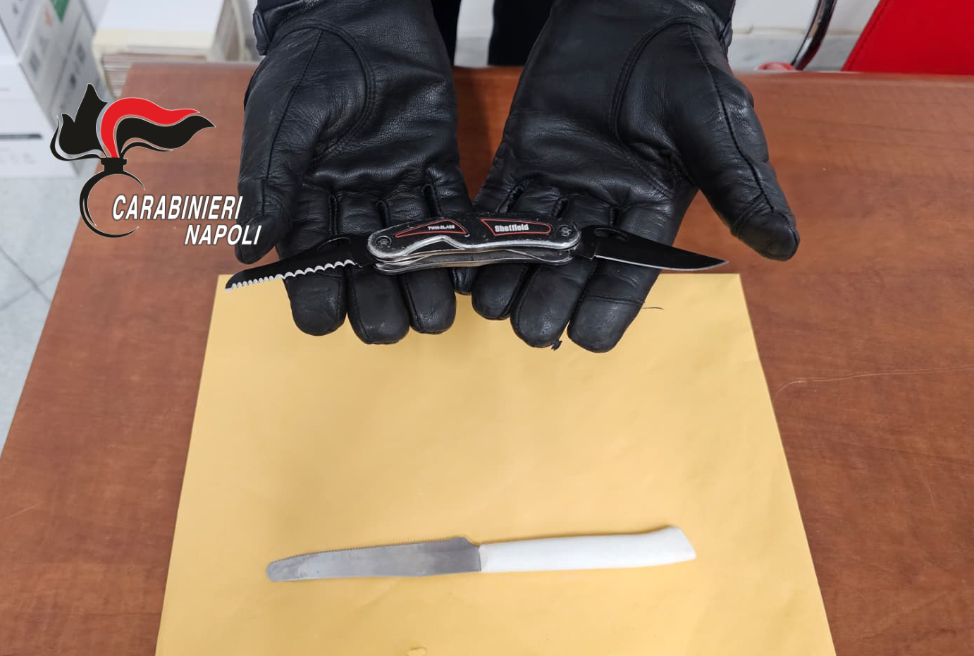 A scuola con i coltelli: fermati due 15enni