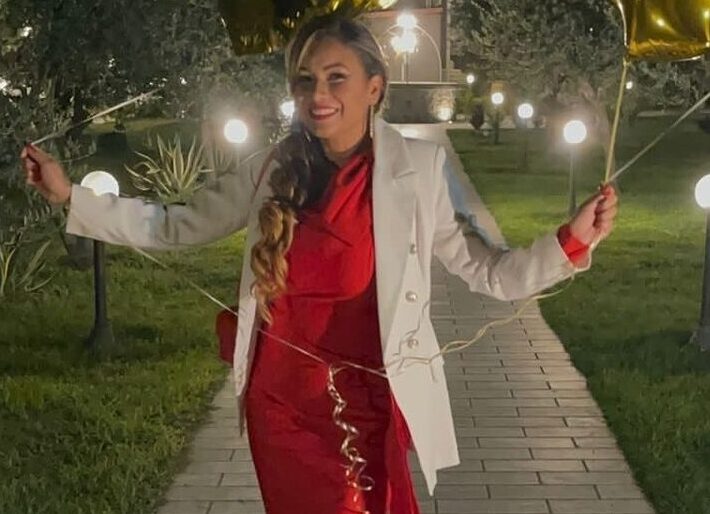 Carla trovata morta in casa a Pozzuoli: indagata l’amica peruviana. Domani l’autopsia