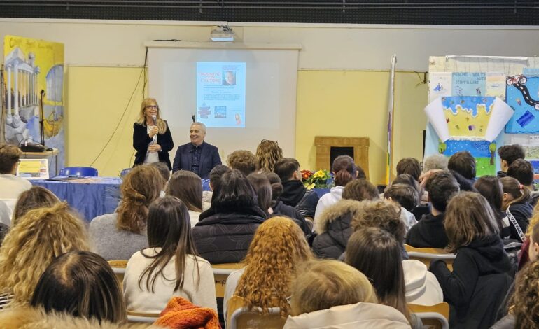 A Pozzuoli lo scrittore Maurizio De Giovanni ospite all’I.C. 4 Pergolesi