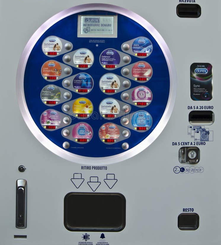 Tenta di svaligiare distributore di preservativi: arrestato dai carabinieri