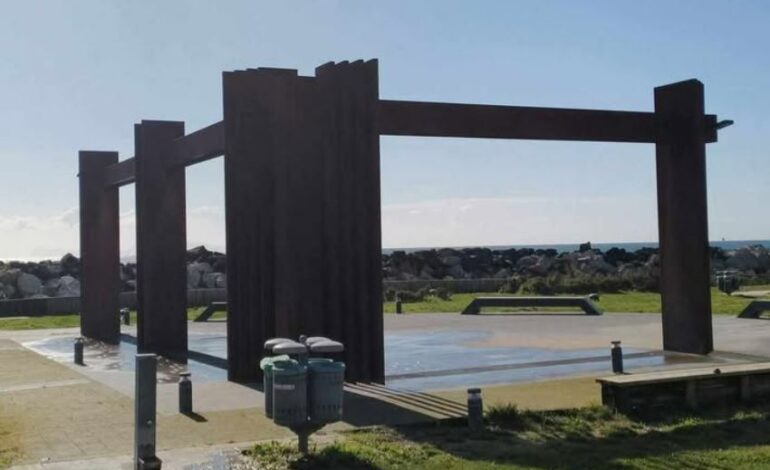 POZZUOLI/ «A Via Napoli una fontana costata centinaia di migliaia di euro che perde acqua e macchia a terra»