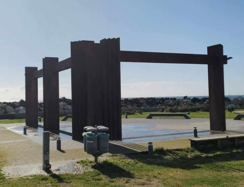 POZZUOLI/ «A Via Napoli una fontana costata centinaia di migliaia di euro che perde acqua e macchia a terra»