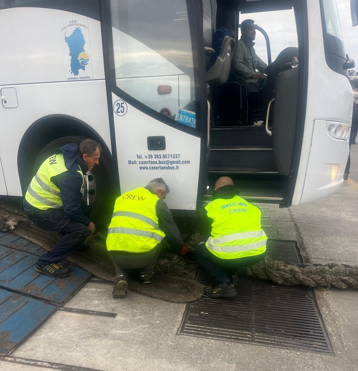 Ritardi per il pontone, ancora problemi per lo sbarco al porto di Pozzuoli