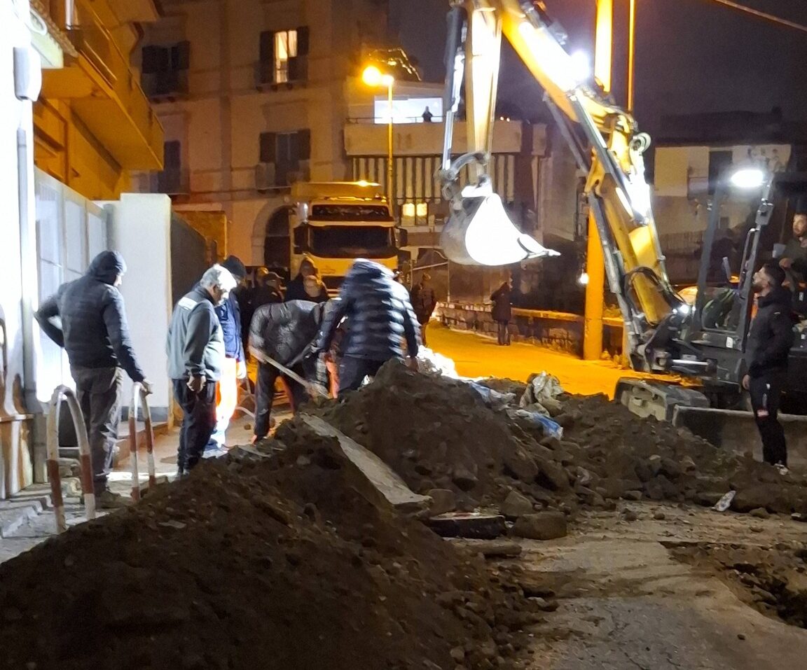 Cede la strada, evacuata una palazzina a Monte di Procida