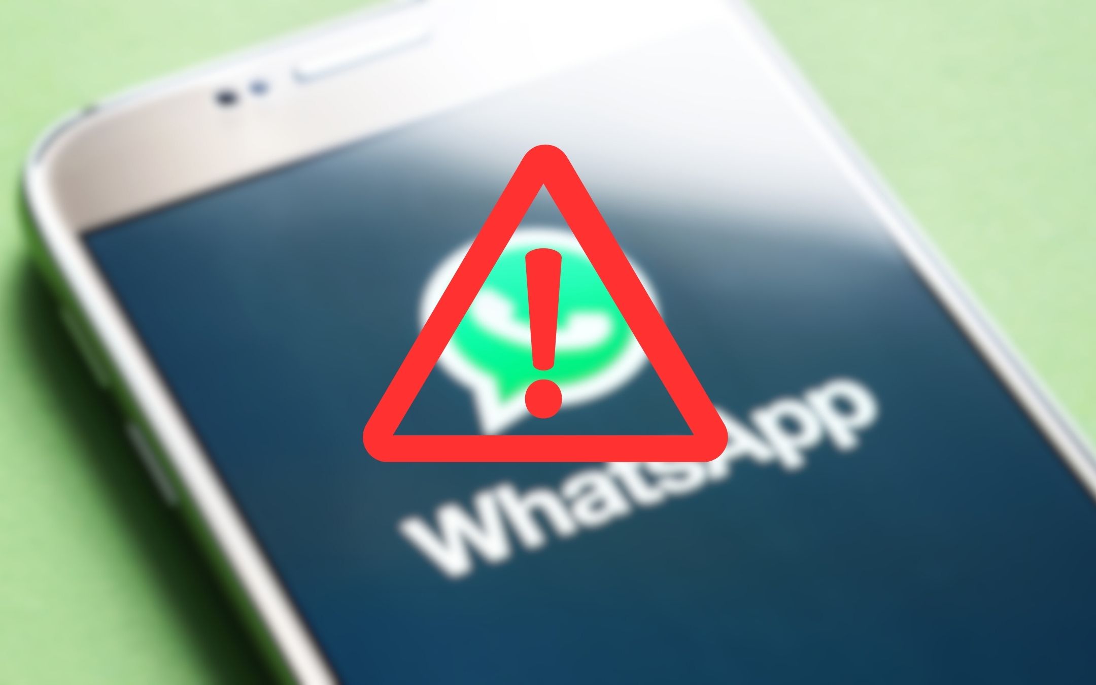 Allarme truffe online: “Ciao! Se non è un problema potresti votare per mia nipote?” Il “Ghost Pairing” colpisce WhatsApp